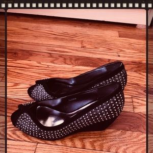 OneOone Black Suede Studded Wedges💐